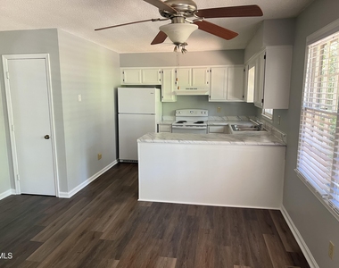 200 Lake Pine Drive - Photo Thumbnail 7
