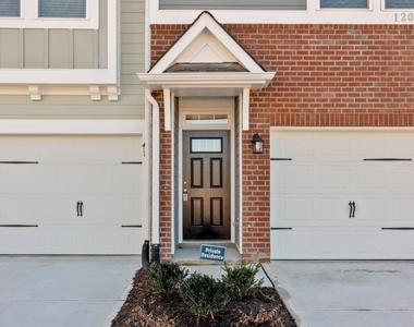 1206 Commack Drive - Photo Thumbnail 11