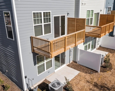 1206 Commack Drive - Photo Thumbnail 4