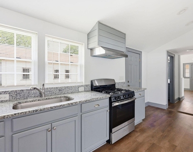 204 E H Street - Photo Thumbnail 19