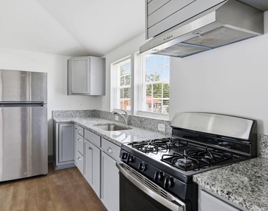 204 E H Street - Photo Thumbnail 22