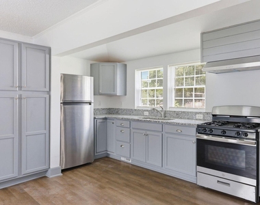 204 E H Street - Photo Thumbnail 18