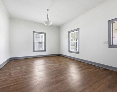 204 E H Street - Photo Thumbnail 4