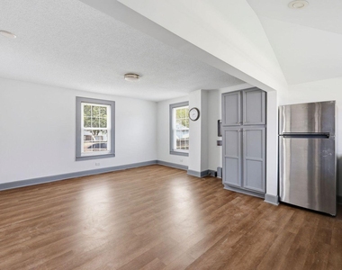 204 E H Street - Photo Thumbnail 21