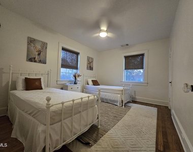 320 Wall Street - Photo Thumbnail 9
