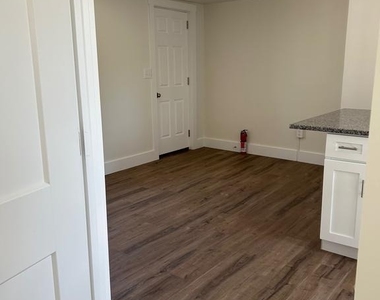 154 N Walnut Street - Photo Thumbnail 5