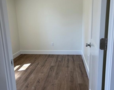 154 N Walnut Street - Photo Thumbnail 16