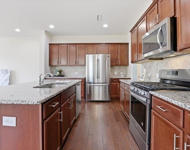 814 Bristol Bridge Drive - Photo Thumbnail 2