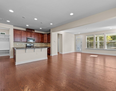 271 Begen Street - Photo Thumbnail 4