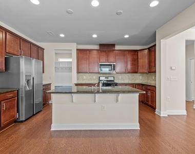 271 Begen Street - Photo Thumbnail 5