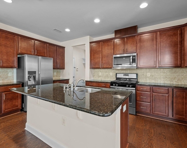 271 Begen Street - Photo Thumbnail 6