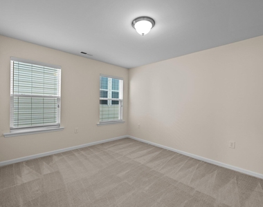 271 Begen Street - Photo Thumbnail 32