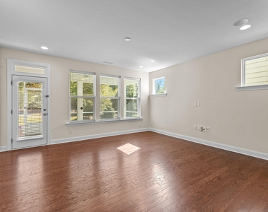 271 Begen Street - Photo Thumbnail 12