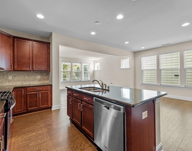 271 Begen Street - Photo Thumbnail 7