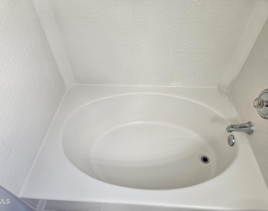 5714 Clearbay Lane - Photo Thumbnail 16