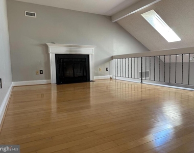 1908 Society Place - Photo Thumbnail 6