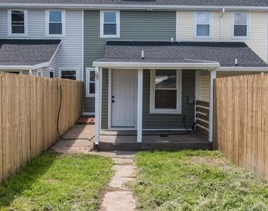 647 Spruce Street - Photo Thumbnail 31