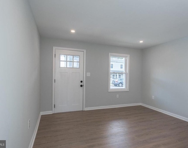 647 Spruce Street - Photo Thumbnail 4