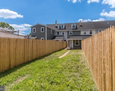 647 Spruce Street - Photo Thumbnail 33