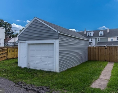 647 Spruce Street - Photo Thumbnail 36
