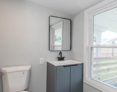 647 Spruce Street - Photo Thumbnail 12