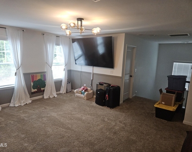 210 Montasel Court - Photo Thumbnail 10