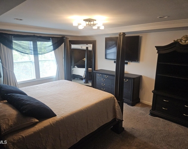 210 Montasel Court - Photo Thumbnail 8