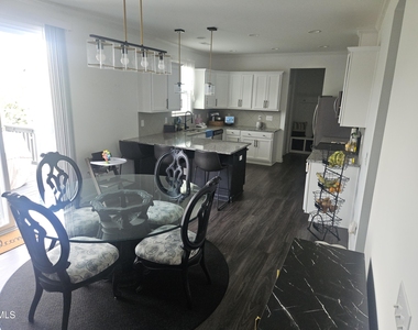 210 Montasel Court - Photo Thumbnail 6