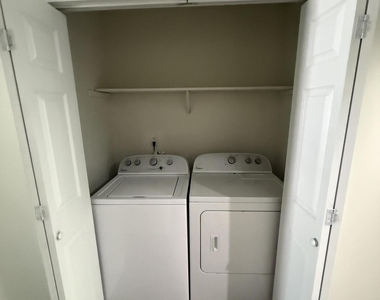 343 W Oak Avenue - Photo Thumbnail 12