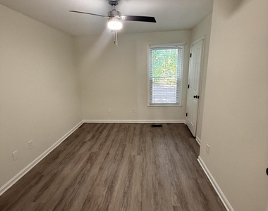 343 W Oak Avenue - Photo Thumbnail 6