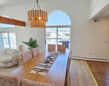 1386 Paul Boulevard - Photo Thumbnail 9