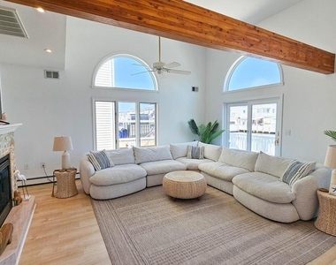 1386 Paul Boulevard - Photo Thumbnail 4