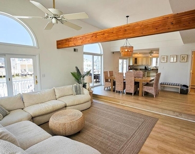 1386 Paul Boulevard - Photo Thumbnail 6