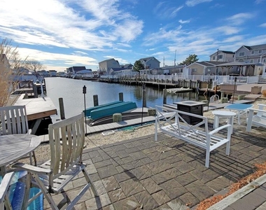 115 Charles Boulevard - Photo Thumbnail 19