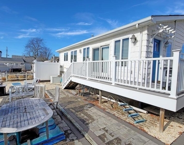 115 Charles Boulevard - Photo Thumbnail 17