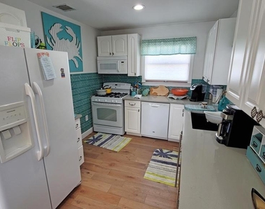 115 Charles Boulevard - Photo Thumbnail 5