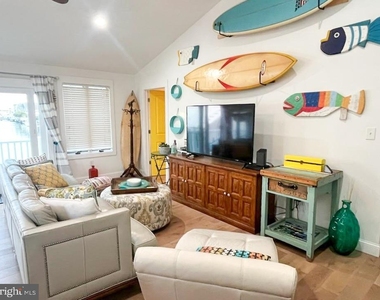115 Charles Boulevard - Photo Thumbnail 2