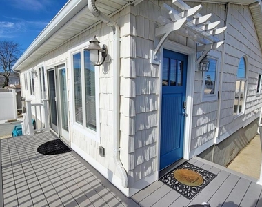 115 Charles Boulevard - Photo Thumbnail 15