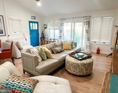 115 Charles Boulevard - Photo Thumbnail 3