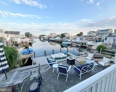 115 Charles Boulevard - Photo Thumbnail 1