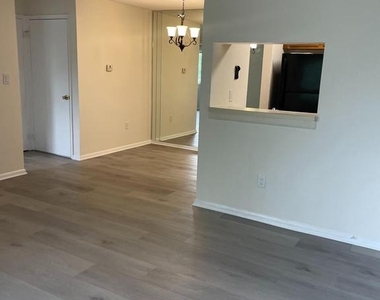 414 Ravens Crest Drive - Photo Thumbnail 6