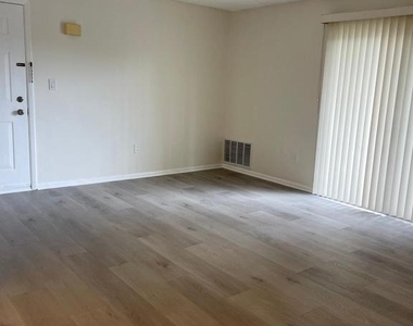 414 Ravens Crest Drive - Photo Thumbnail 4