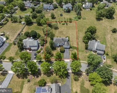 5 Robert Drive - Photo Thumbnail 3