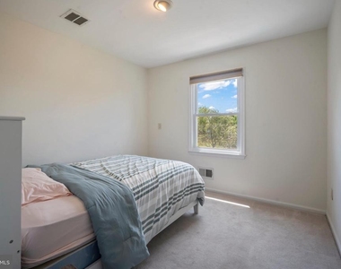 5 Robert Drive - Photo Thumbnail 28