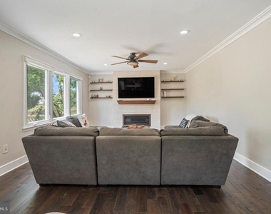 5 Robert Drive - Photo Thumbnail 7