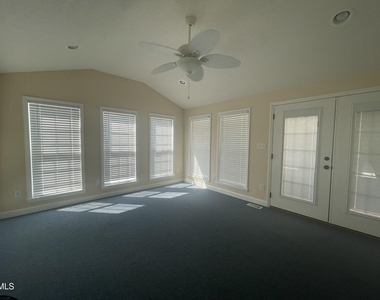 384 E Wimberly Street - Photo Thumbnail 18
