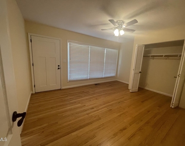 384 E Wimberly Street - Photo Thumbnail 12
