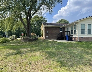 384 E Wimberly Street - Photo Thumbnail 3