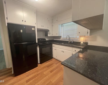 384 E Wimberly Street - Photo Thumbnail 8
