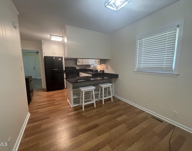 384 E Wimberly Street - Photo Thumbnail 6